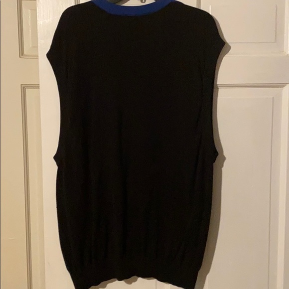 Greg Norman golf sweater vest. - Picture 3 of 6
